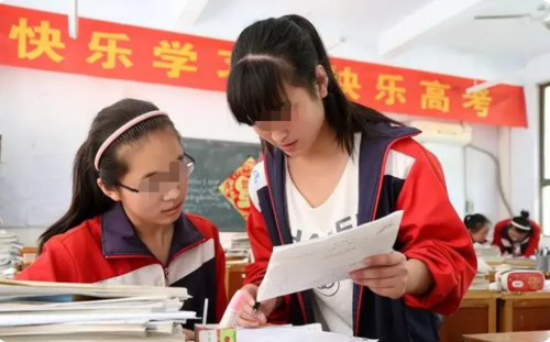 普通班当“鸡冠子”或是重点班当“凤尾”？高考考试之后才发现，差距很大4.png